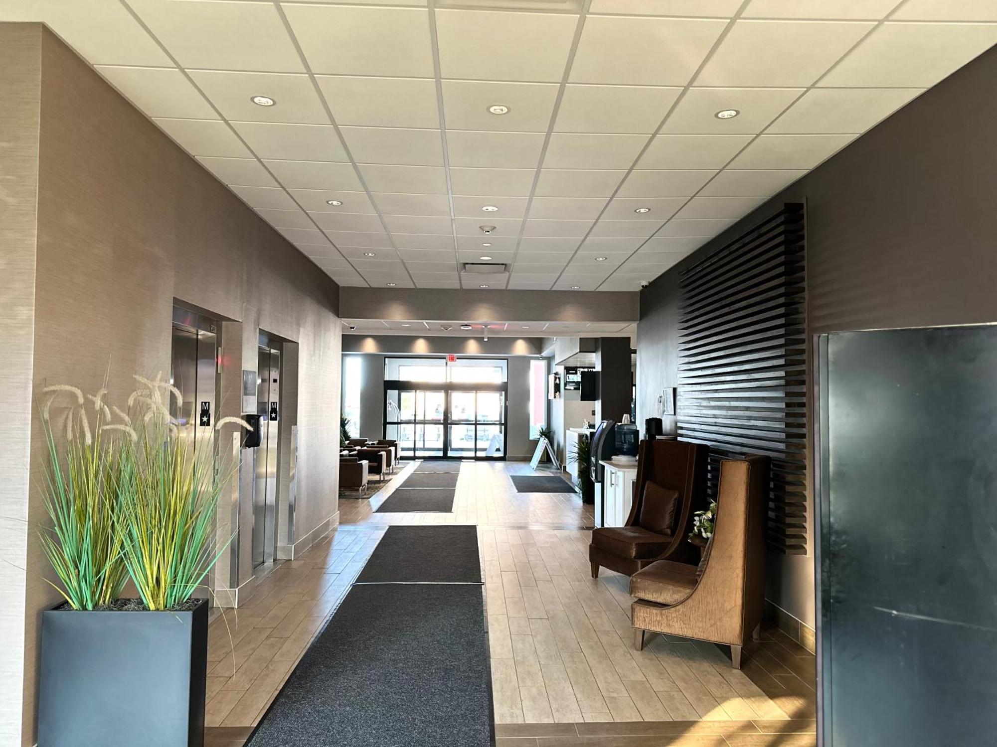 Southfort Inn Fort Saskatchewan Екстериор снимка