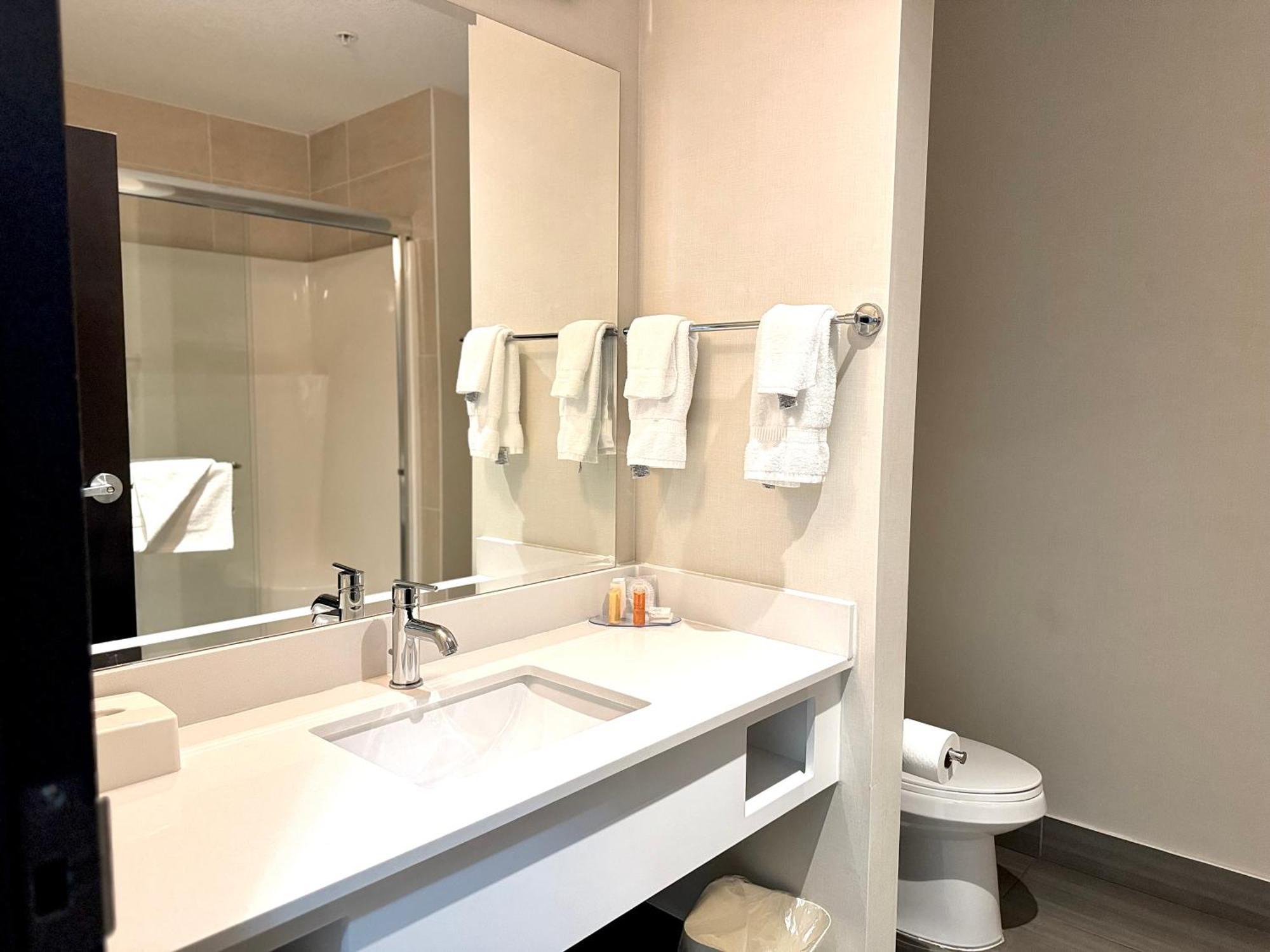 Southfort Inn Fort Saskatchewan Стая снимка