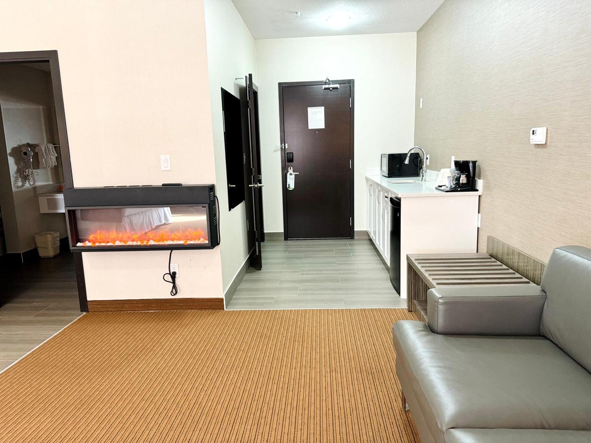 Southfort Inn Fort Saskatchewan Екстериор снимка