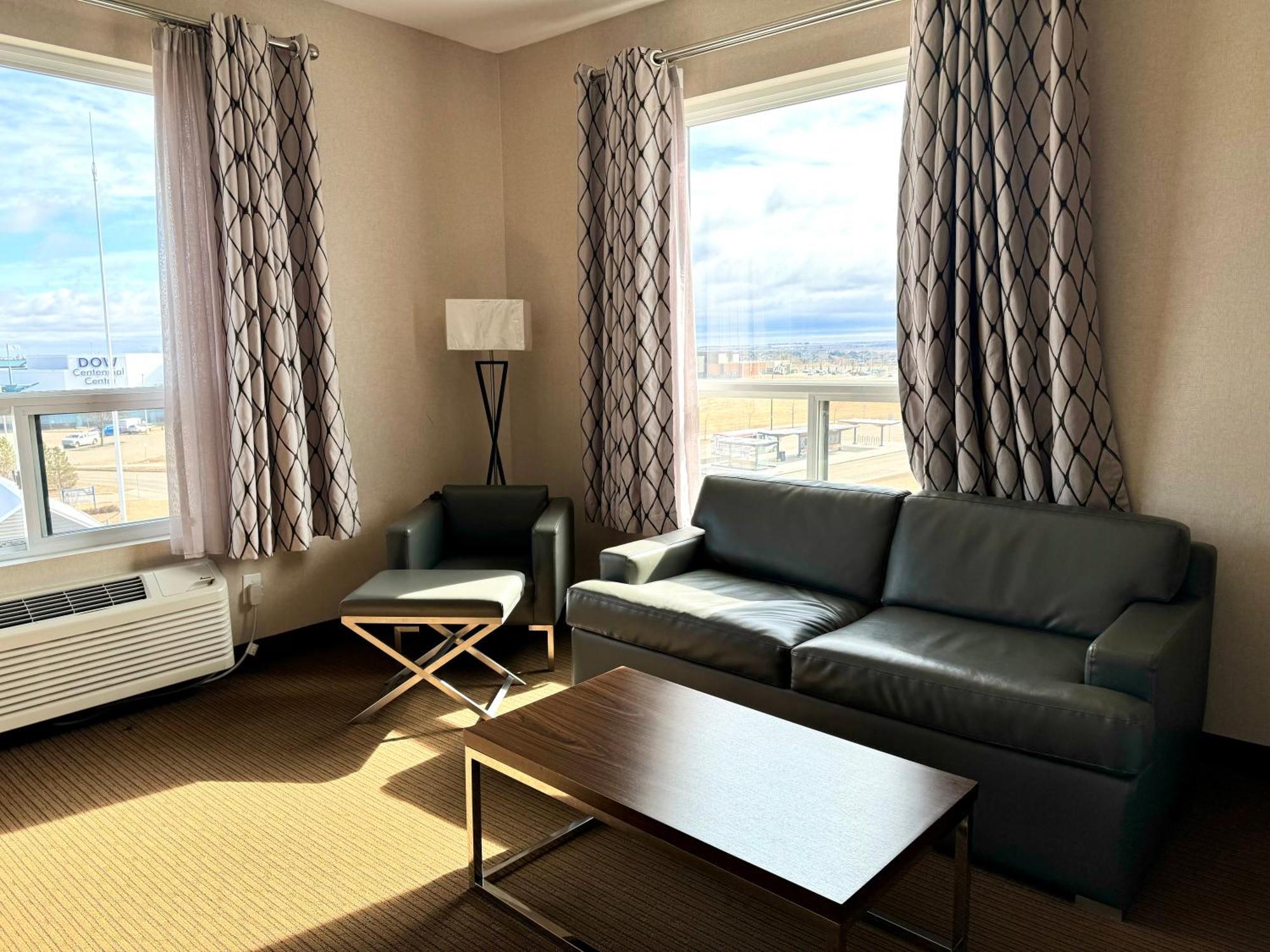 Southfort Inn Fort Saskatchewan Екстериор снимка