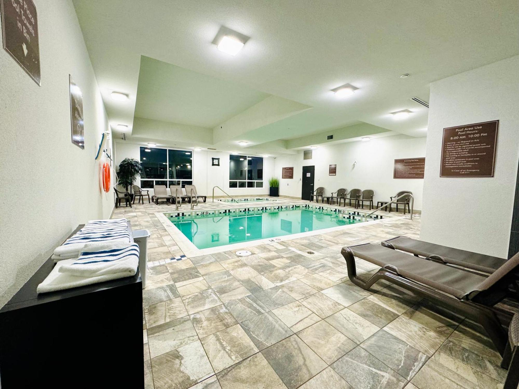 Southfort Inn Fort Saskatchewan Екстериор снимка