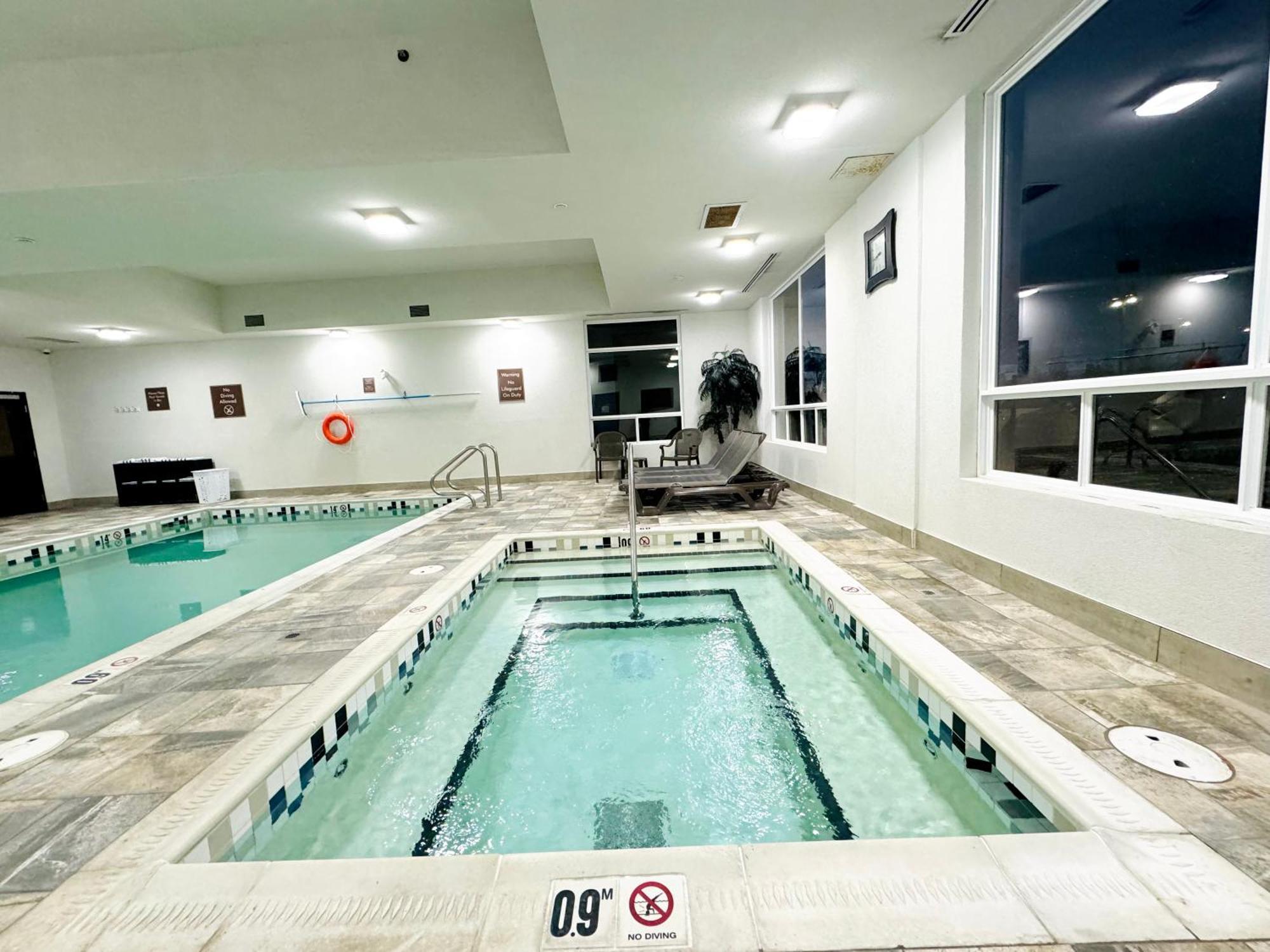 Southfort Inn Fort Saskatchewan Екстериор снимка