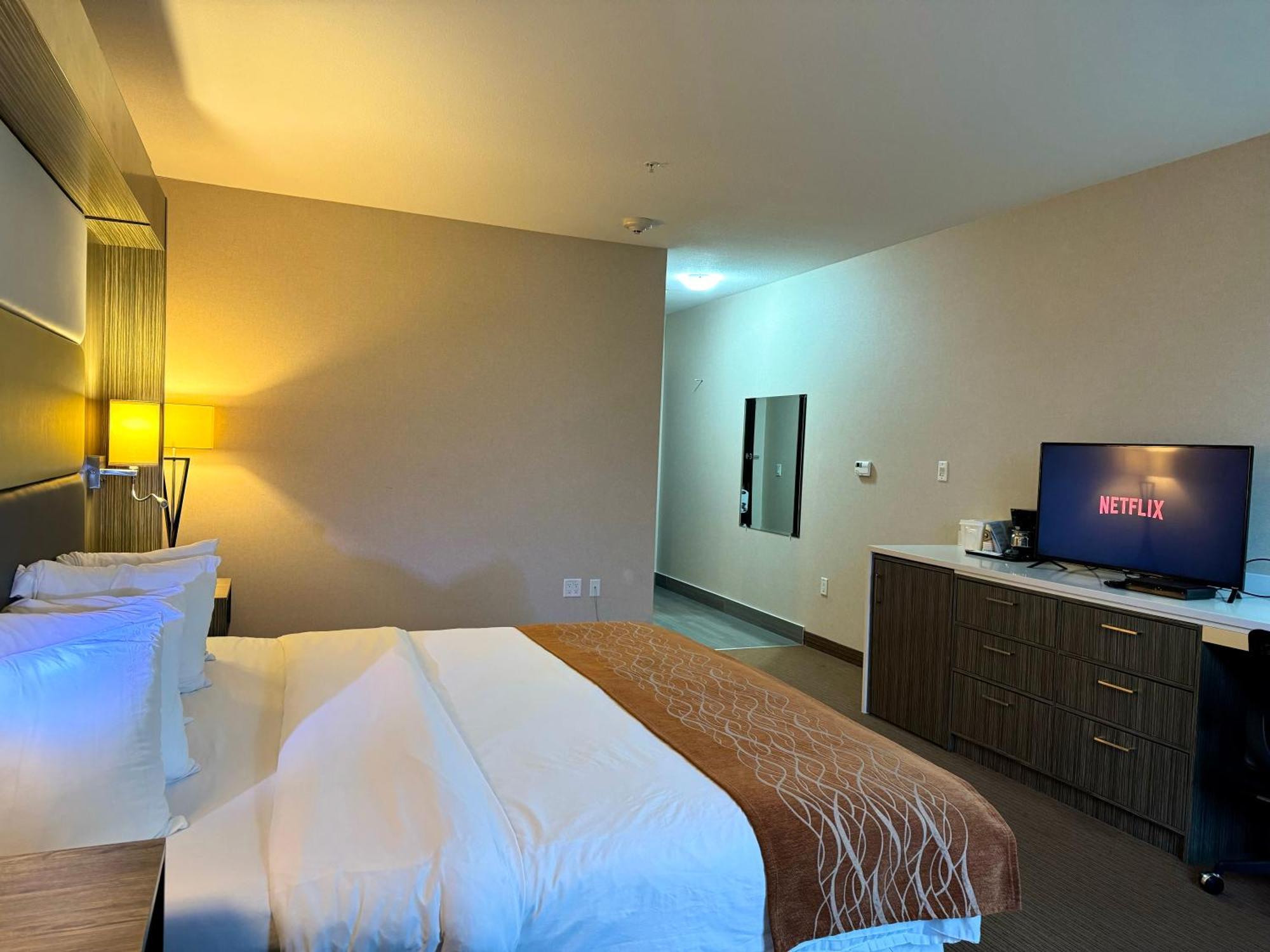Southfort Inn Fort Saskatchewan Екстериор снимка
