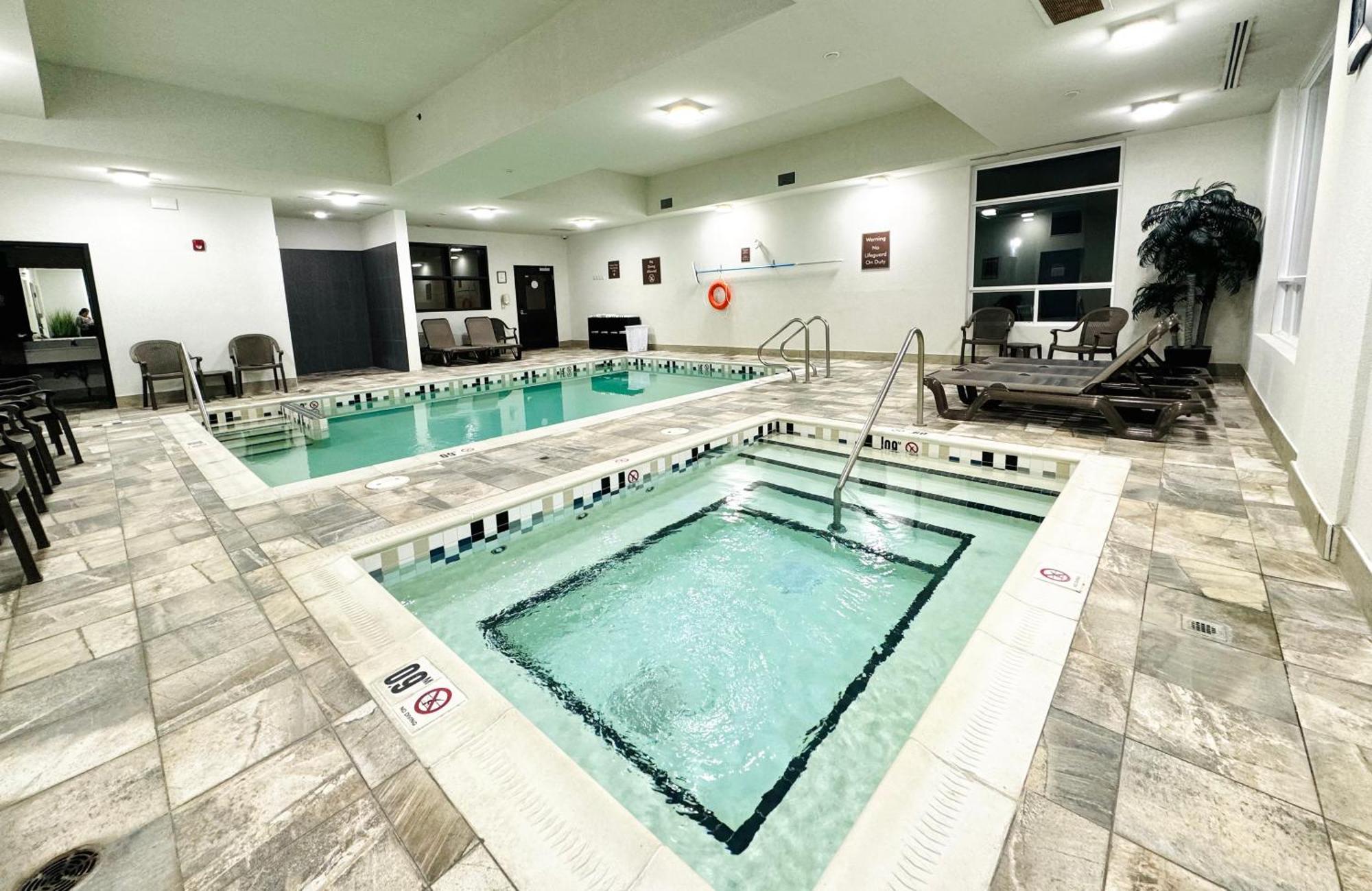 Southfort Inn Fort Saskatchewan Екстериор снимка