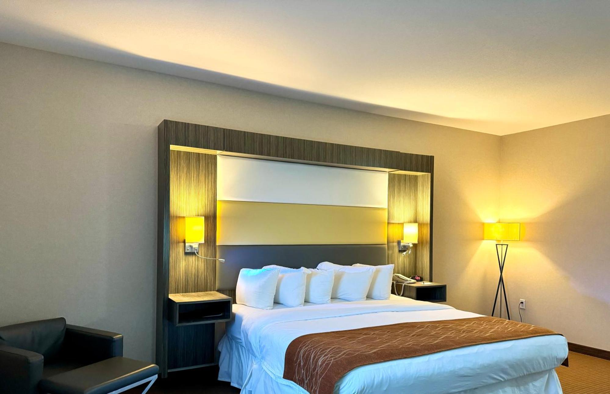 Southfort Inn Fort Saskatchewan Екстериор снимка