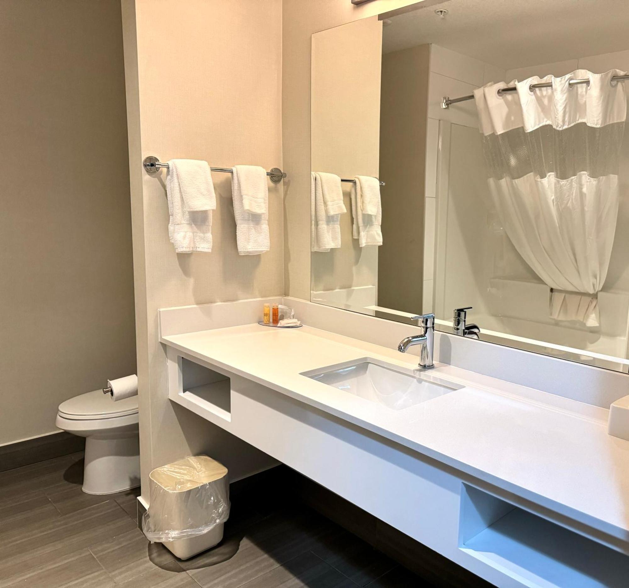 Southfort Inn Fort Saskatchewan Екстериор снимка