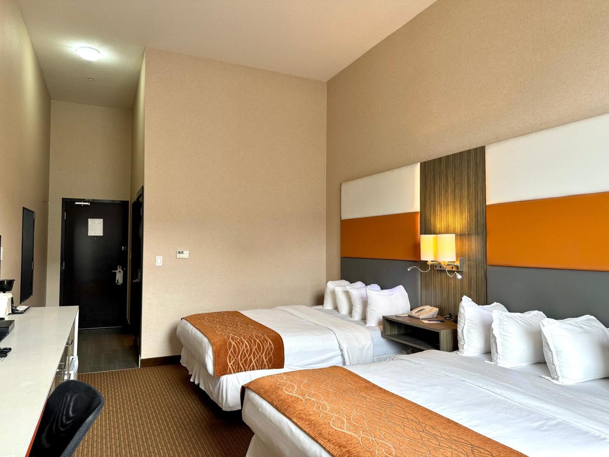 Southfort Inn Fort Saskatchewan Екстериор снимка