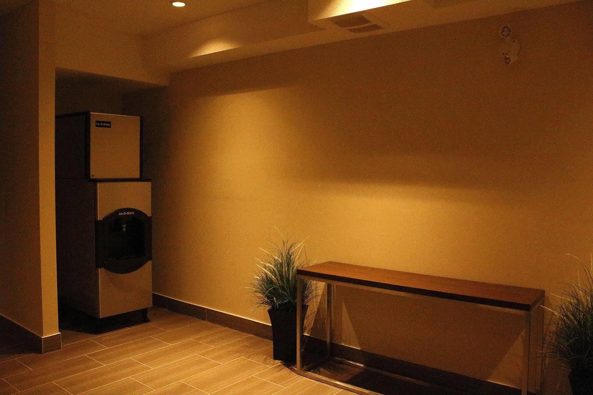 Southfort Inn Fort Saskatchewan Екстериор снимка